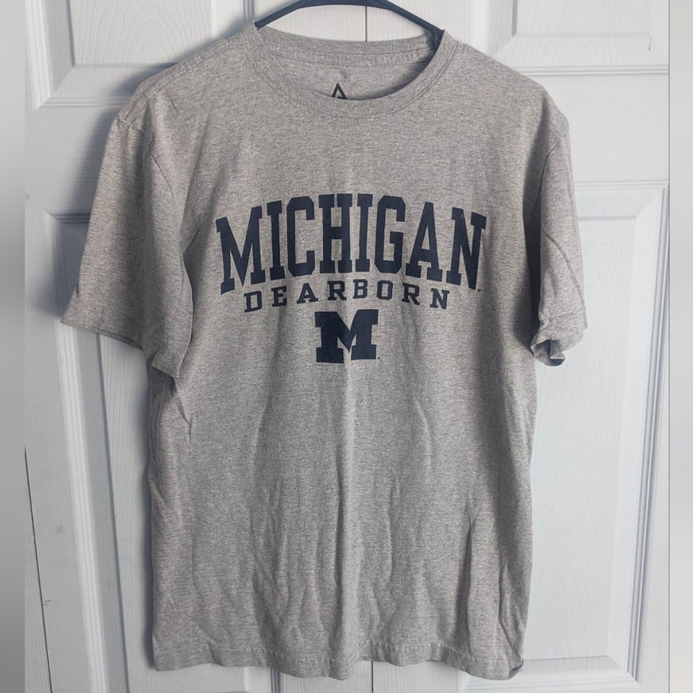 University of Michigan Dearborn gray and blue t-shirt M